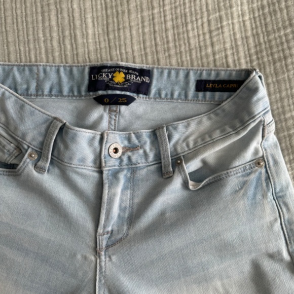 Lucky Brand Jeans | Leila Capri Light Denim Straight Jeans - Picture 3 of 7